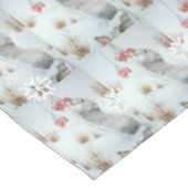 かわいいネズミと赤い果実の雪のシーン野生生物アート テーブルクロス (アングル)