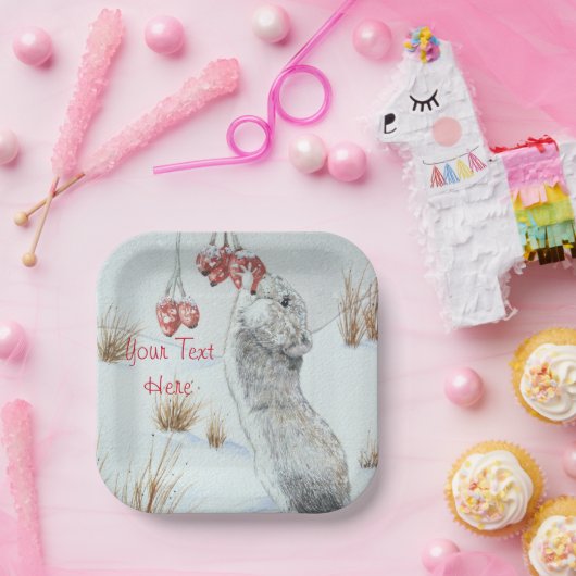 かわいいネズミと赤い果実の雪のシーン野生生物アート ペーパープレート (パーティー)