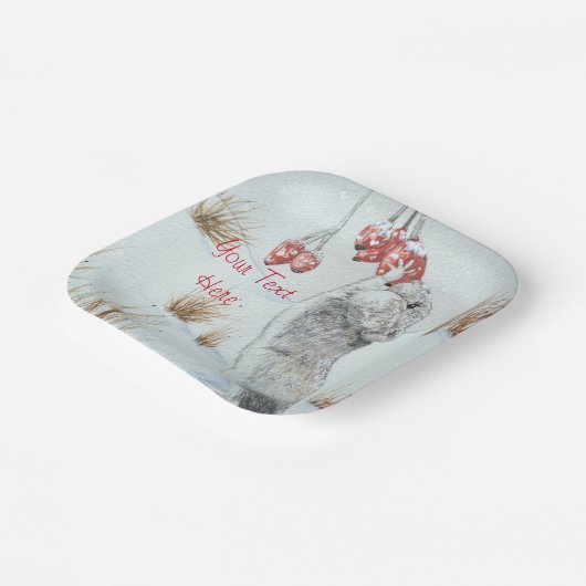 かわいいネズミと赤い果実の雪のシーン野生生物アート ペーパープレート (傾斜あり)