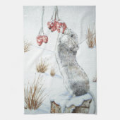 かわいいネズミの赤い果実の雪のシーン野生動物 キッチンタオル (縦)