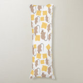 かわいいネズミの食べ齧歯動物のチーズパターン ボディピロー (正面縦)