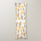 かわいいネズミの食べ齧歯動物のチーズパターン ボディピロー (裏面 (縦))