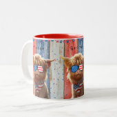 かわいいハイランド牛の愛国的な米国国旗のサングラス ツートーンマグカップ (正面左)