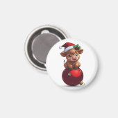 かわいいハイランド牛の赤ちゃんが座っている マグネット (正面/裏面)