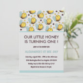 かわいいハチの1歳誕生日招待状 私たちの小さな蜂蜜 招待状 (スタンド正面)