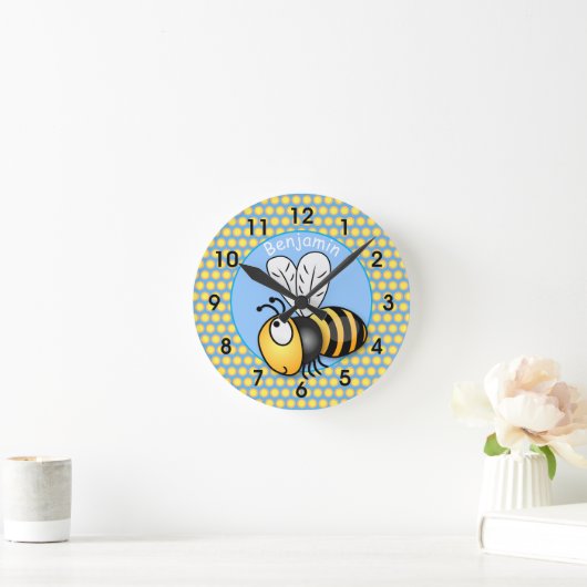 かわいいハッピーのまわりに漫画イラストレーション ラウンド壁時計 (ホーム)