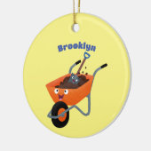 かわいいハッピーオレンジの手押し車のカートゥーンイラストレーション セラミックオーナメント (左)