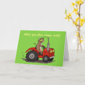 かわいいハッピーカウドライビングトラクターの漫画の誕生日 カード (黄色い花)