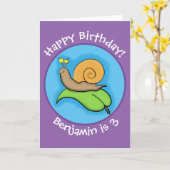 かわいいハッピーカタツムリ漫画のイラストレーション カード (黄色い花)