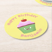 かわいいハッピーカップケーキ漫画イラストレーション ラウンドペーパーコースター (アングル)