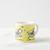 かわいいハッピーカリフォルニアウズラの漫画イラストレーション エスプレッソカップ (正面右)