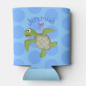 かわいいハッピーグリーンウミガメ漫画イラストレーション 缶クーラー (裏面)