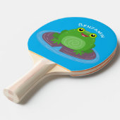 かわいいハッピーグリーンカエル漫画イラストレーション 卓球ラケット (正面アングル)