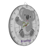 かわいいハッピーコアラなびく漫画イラストレーション ダーツボード (正面左)