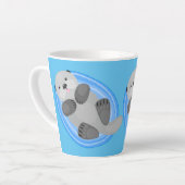 かわいいハッピーシーオッター漫画イラストレーション カフェラテマグ (左アングル)