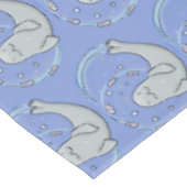 かわいいハッピーシールと魚の漫画イラストレーション テーブルクロス (アングル)