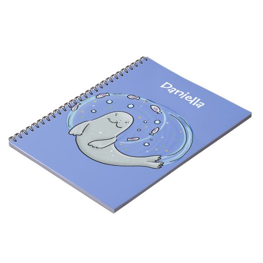 かわいいハッピーシールと魚の青い漫画イラストレーション ノートブック (左側)