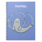 かわいいハッピーシールと魚の青い漫画イラストレーション ノートブック (正面)