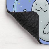 かわいいハッピーシールと魚の青い漫画イラストレーション マウスパッド (コーナー)