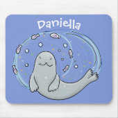 かわいいハッピーシールと魚の青い漫画イラストレーション マウスパッド (正面)