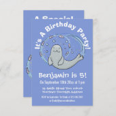 かわいいハッピーシールと魚の青い漫画イラストレーション 招待状 (正面/裏面)