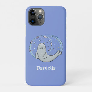 かわいいハッピーシールと魚の青い漫画イラストレーション iPhone 11 PROケース