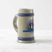 かわいいハッピージャンペンギン漫画イラストレーション ビールジョッキ (正面左)