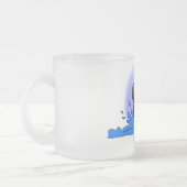 かわいいハッピージャンペンギン漫画イラストレーション フロストグラスマグカップ (左)