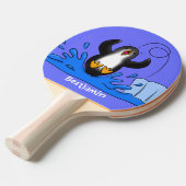 かわいいハッピージャンペンギン漫画イラストレーション 卓球ラケット (正面アングル)