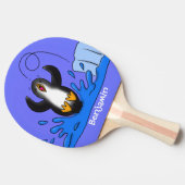 かわいいハッピージャンペンギン漫画イラストレーション 卓球ラケット (横)