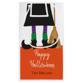 かわいいハッピーハローウィン魔女パーソナライズされた脚 スモールペーパーバッグ (裏面)
