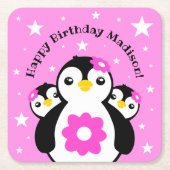 かわいいハッピーバースデーガールペンギンピンク色の花 スクエアペーパーコースター (正面)