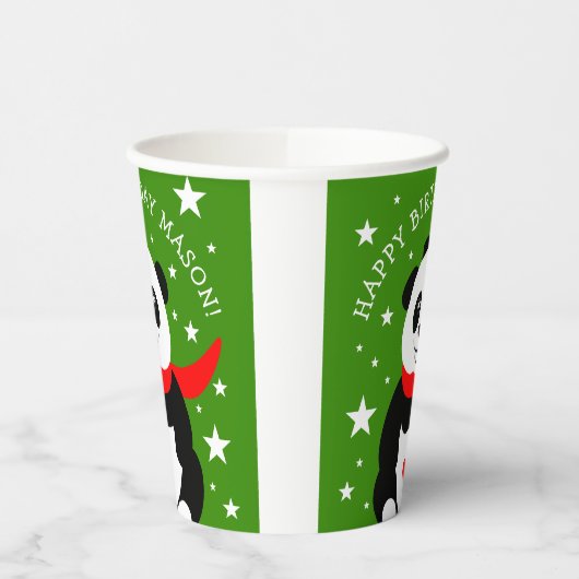 かわいいハッピーバースデーパンダとボウリングをする人、 クリケットの投手ハット&スカーフ 紙コップ (左)