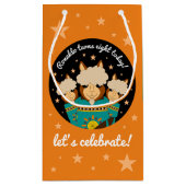 かわいいハッピーバースデーボーイアルパカスインティール(緑がかった色)セラペ スモールペーパーバッグ (裏面)