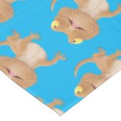 かわいいハッピーヒゲのドラゴントカゲ漫画 テーブルクロス (アングル)