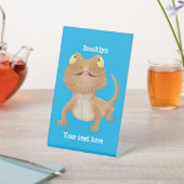 かわいいハッピーヒゲのドラゴントカゲ漫画 台座サイン (インサイチュ)