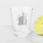 かわいいハッピービッグゴリラ漫画イラストレーション ショットグラス (裏面)