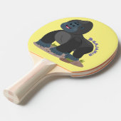 かわいいハッピービッグゴリラ漫画イラストレーション 卓球ラケット (正面アングル)