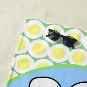 かわいいハッピービー飛んでいるイエローアニメイラストレーション ビーチタオル (インサイチュ)