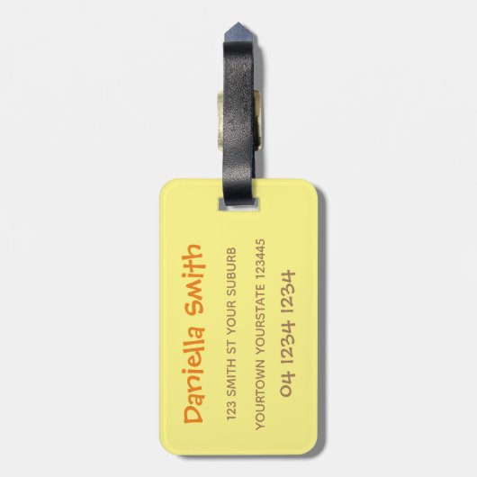 かわいいハッピービー飛んでいるイエローアニメイラストレーション ラゲッジタグ (裏面縦)