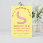 かわいいハッピーピンクのミミズ漫画 招待状 (スタンド正面)