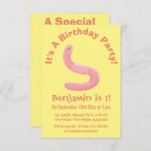 かわいいハッピーピンクのミミズ漫画 招待状 (正面/裏面)