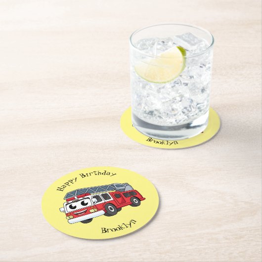 かわいいハッピーファイアーエンジンアニメ ラウンドペーパーコースター (インサイチュ)