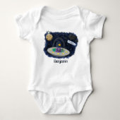 かわいいハッピーフィッシュufo宇宙漫画イラストレーション ベビーボディスーツ (正面)