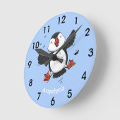 かわいいハッピーフ飛んでいるィンブルーの漫画イラストレーション ラウンド壁時計 (傾斜)