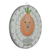 かわいいハッピーブラウンオニオングリーン漫画イラストレーション ダーツボード (正面左)