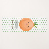 かわいいハッピーブラウンオニオングリーン漫画イラストレーション ヨガマット (正面(横))