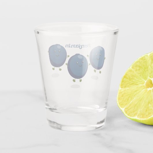 かわいいハッピーブルーベリー紫の漫画イラストレーション ショットグラス (裏面)