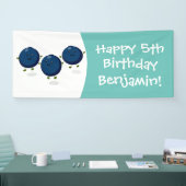 かわいいハッピーブルーベリー紫の漫画イラストレーション 横断幕 (トレードショー)