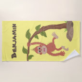 かわいいハッピーベビーオランウータン漫画イラストレーション ビーチタオル (正面)